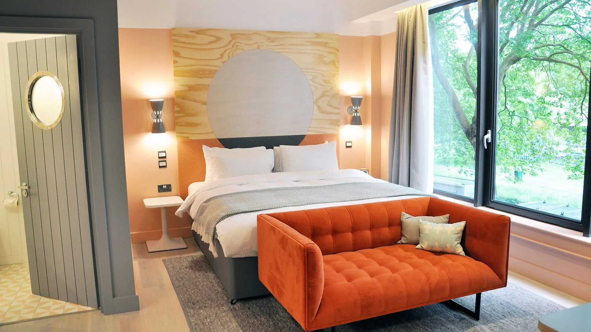Room2 Southampton Hometel