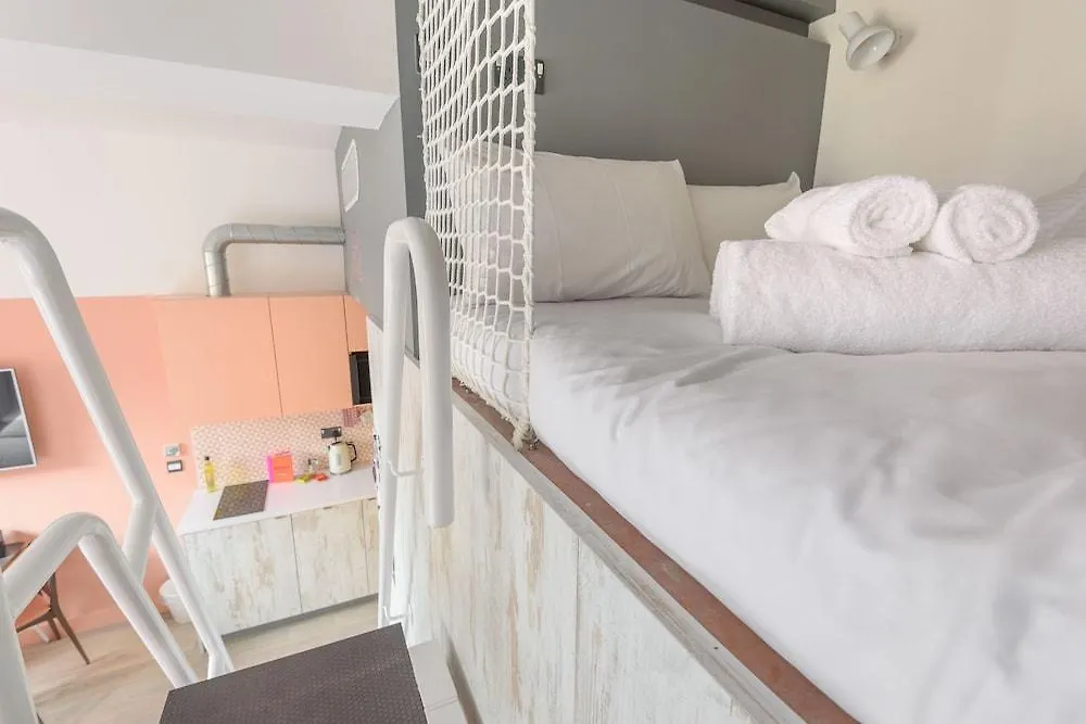 Room2 Southampton Hometel